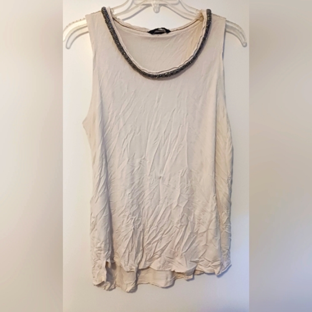 H & M SLEEVELESS TOP WITH BEADED NECK. SIZE LARGE.